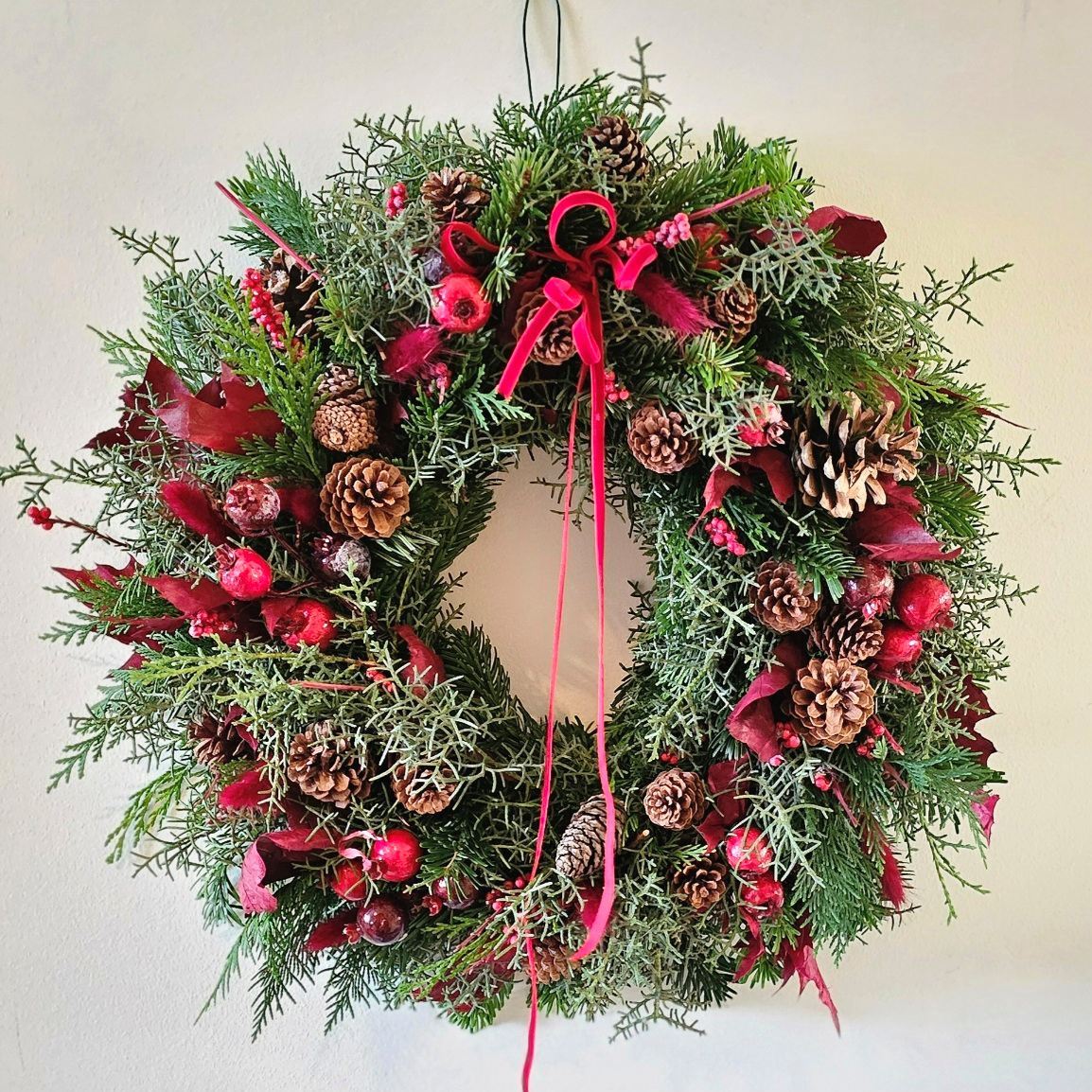 　Decorated Christmas Wreath Deck your doors with a Christmas wreath – Hartwell Nurseries